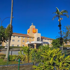 10 Hotel